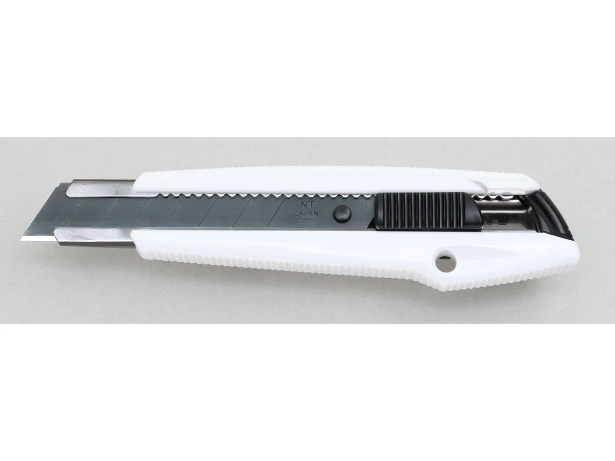 NT Cutter MNCR-L1R black & white, Kunststoff-Gehäuse (EAN: 4904011012266)