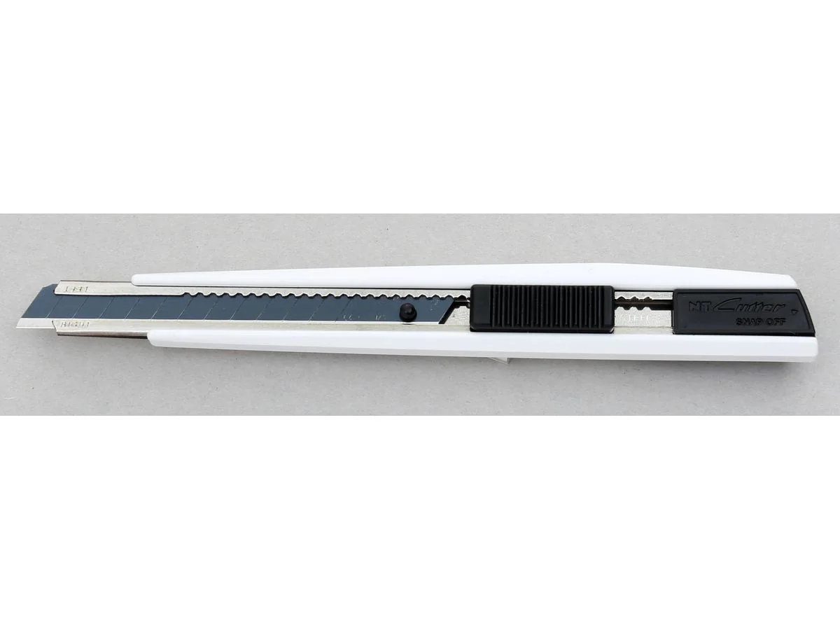 NT Cutter MNCR-A1 black & white, Kunststoff-Gehäuse (EAN: 4904011012242)