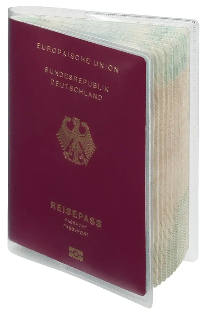 DURABLE Doppelhülle für Reisepässe, Format: 189 x 129 mm (EAN: 4005546984414)